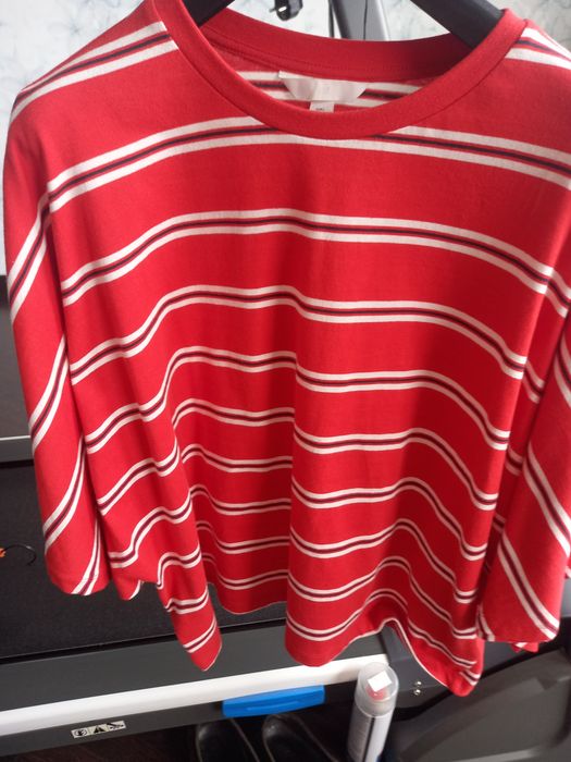 Шикарная футболка бренд H&M .