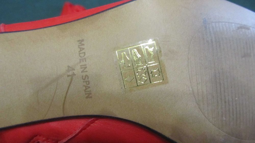 ,Ботильоны новые,кожа р.41 +  аксессуары.