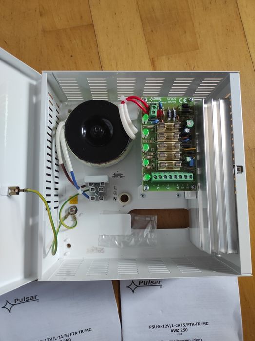 Zasilacz stabilizowany,liniowy PULSAR AWZ 250 PSU-S-12V/L-2A/5/FTA-TR