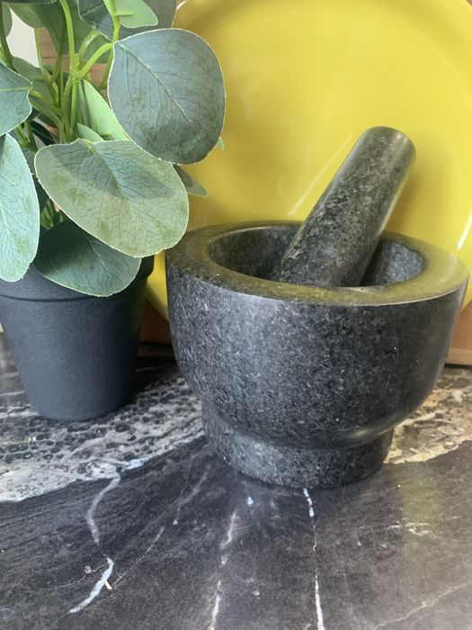 Ступа, лотки эмМедные ковши формы ножницы .щипцы, овощечтстки, лопатка