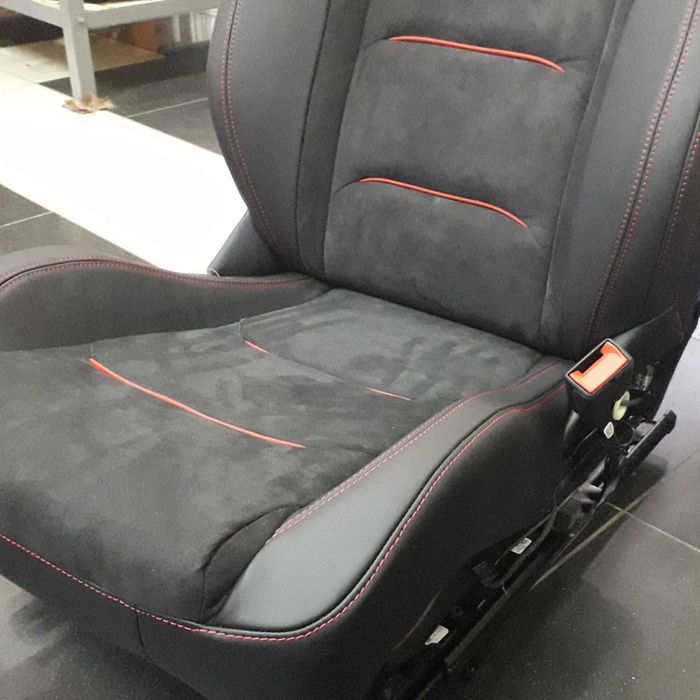 Перетяжка салону мікроавтобуса та легкових авто