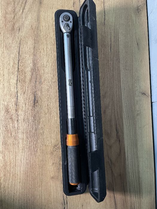 Слюсарні інструменти, набір інструментів, ключі, набір ключів