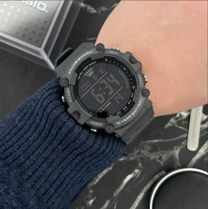 Чоловічий спортивний годинник Casio AE-1500WH — Міцність, стиль і функціональність