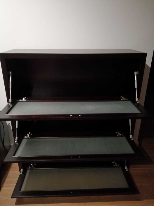 Móvel  de sala de madeira castanho