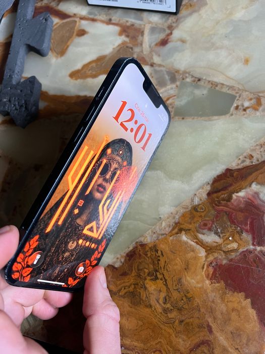 iPhone 13, bateria 84%