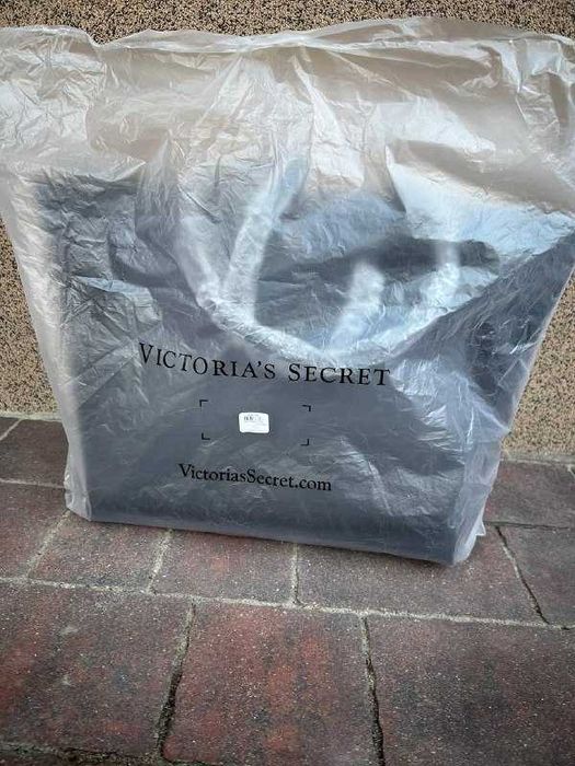 Duża czarna torebka vs nowa