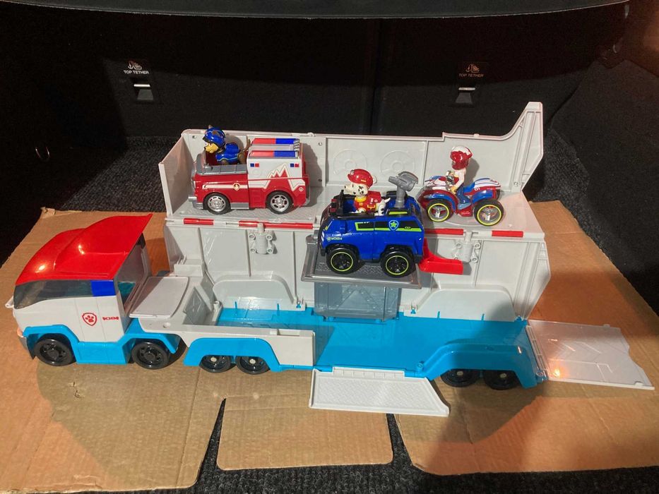 Camião do Patrulha Pata mais figuras e carrros