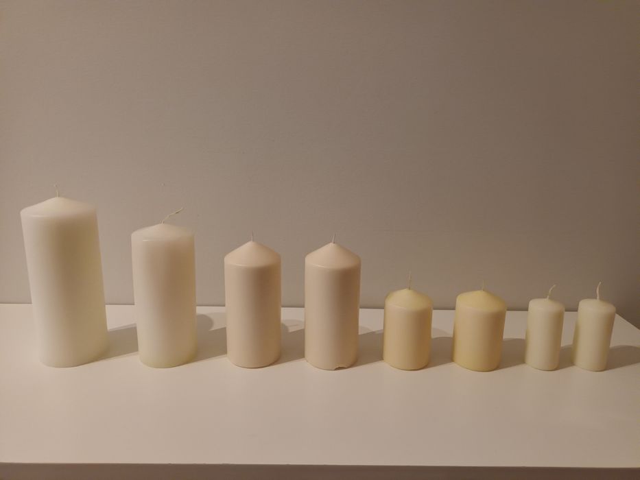 Conjunto de oito velas brancas e creme