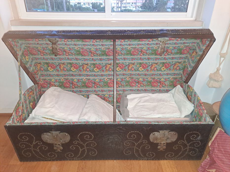 Arca de Couro antiga