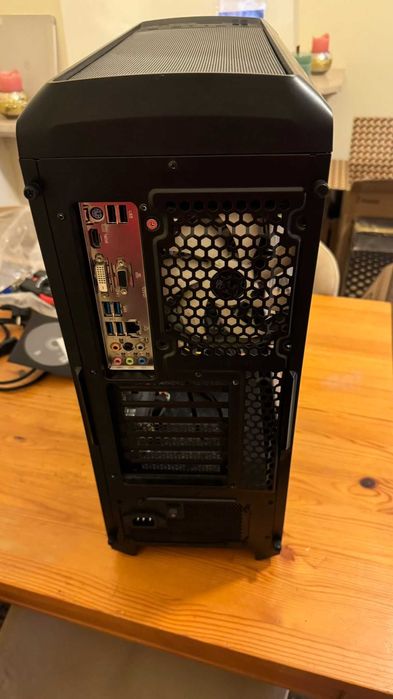 Caixa Computador Nox com peças vintages