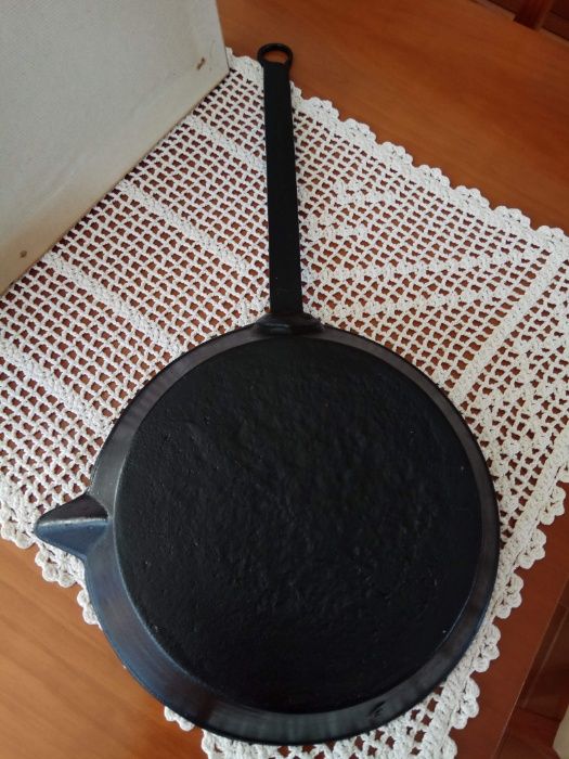 Frigideira de ferro - Antiga