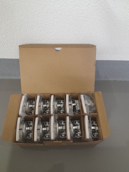 Gniazdko elektryczne bez uziemienia Siemens Delta Style 5UB185