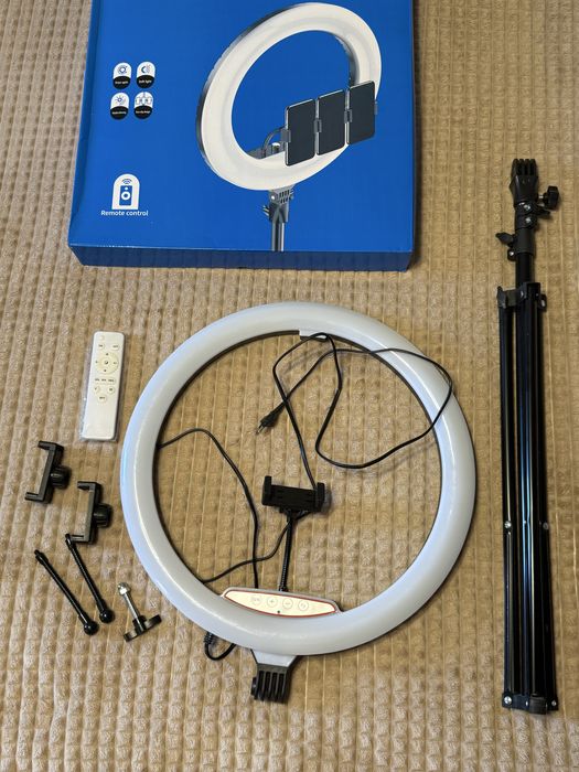 Кільцева лампа зі штативом