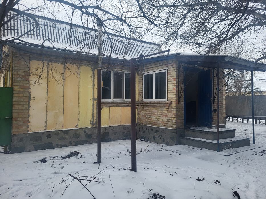 Добротний будинок з ділянкою 10 соток