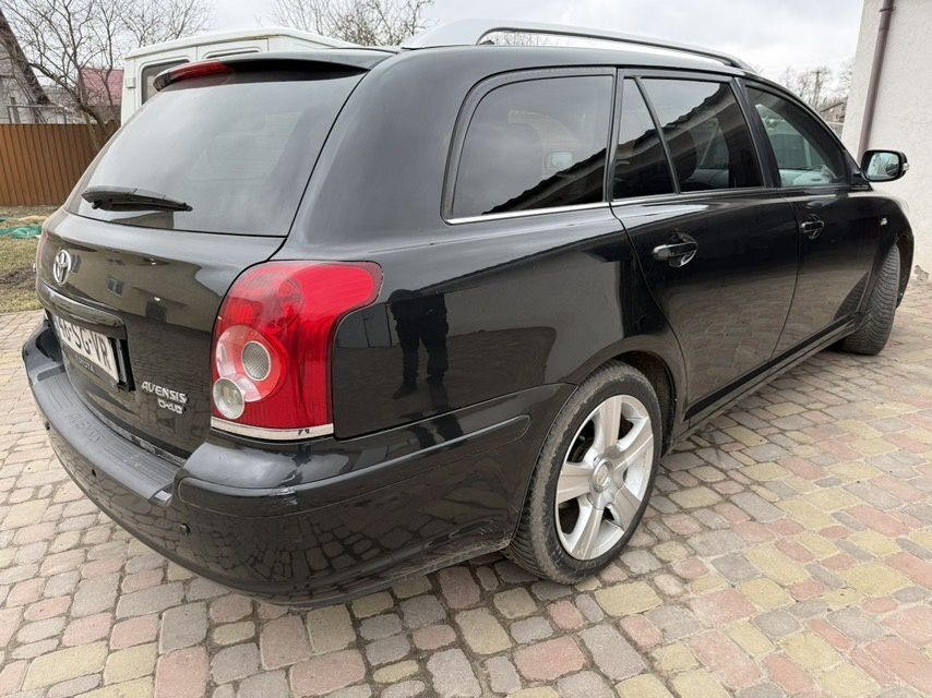 В продажі Toyota avensis