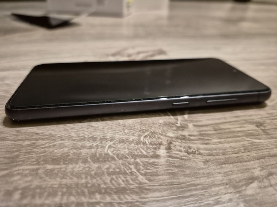 Samsung Galaxy S21 FE 5G + czarne etui