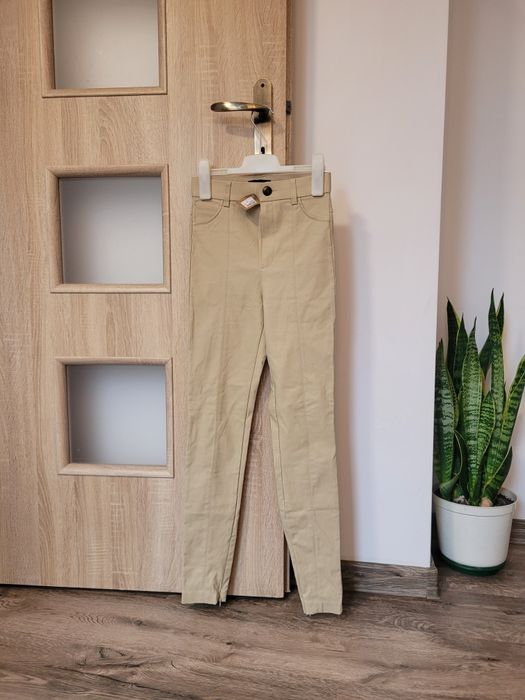 Zara woskowane spodnie beżowe