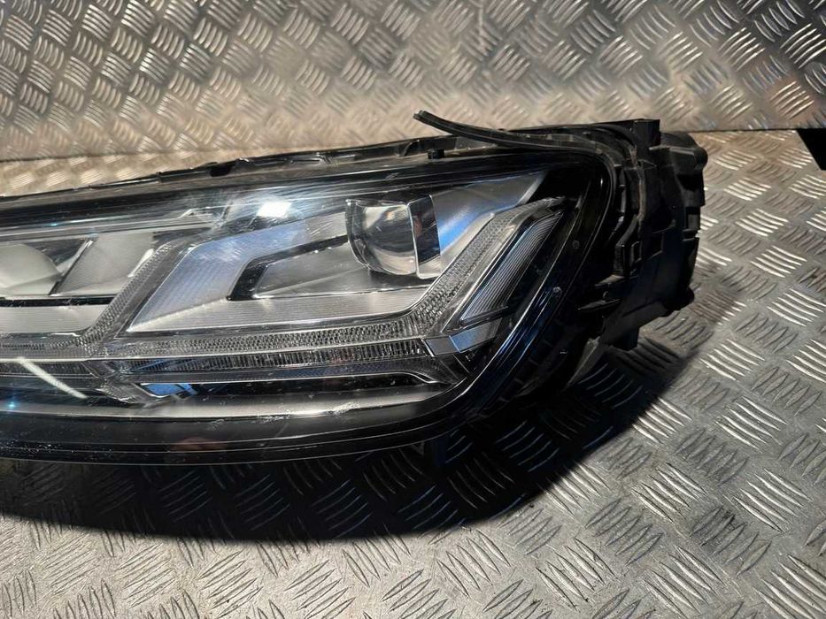 AUDI Q7 4M Фари передні Xenon