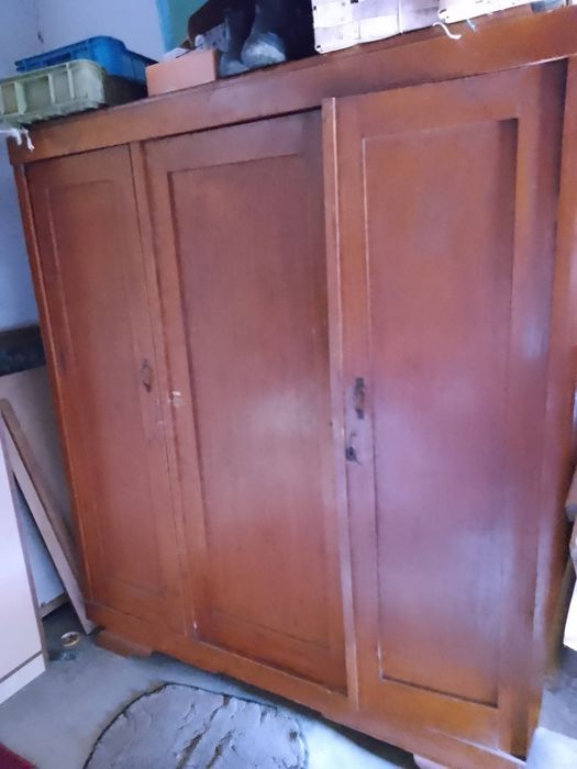Sprzedam szafę trzydrzwiową
