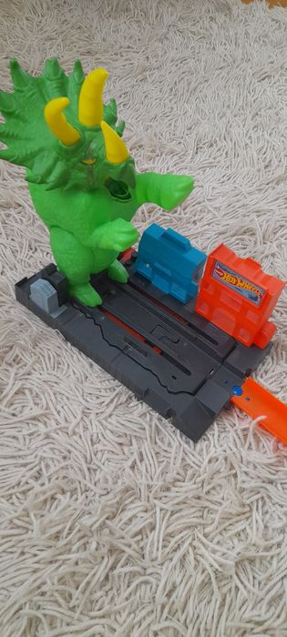 Трек Трицераптус Hot Wheels хот віллс