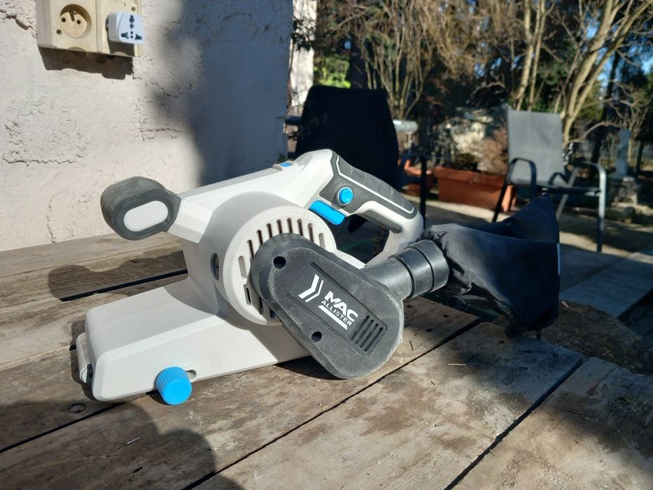 Szlifierka taśmowa Macallister 900 W