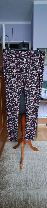 Letnia wyprzedaż. Damskie leginsy.