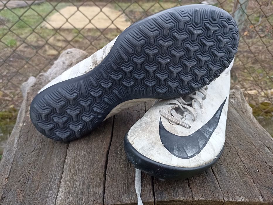 Бампи Найк, футзалки, футбольне взуття Nike