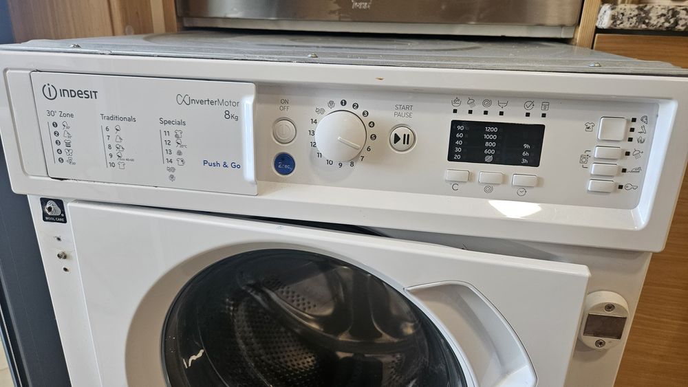 Máquina roupa encastrar Indesit 8kg