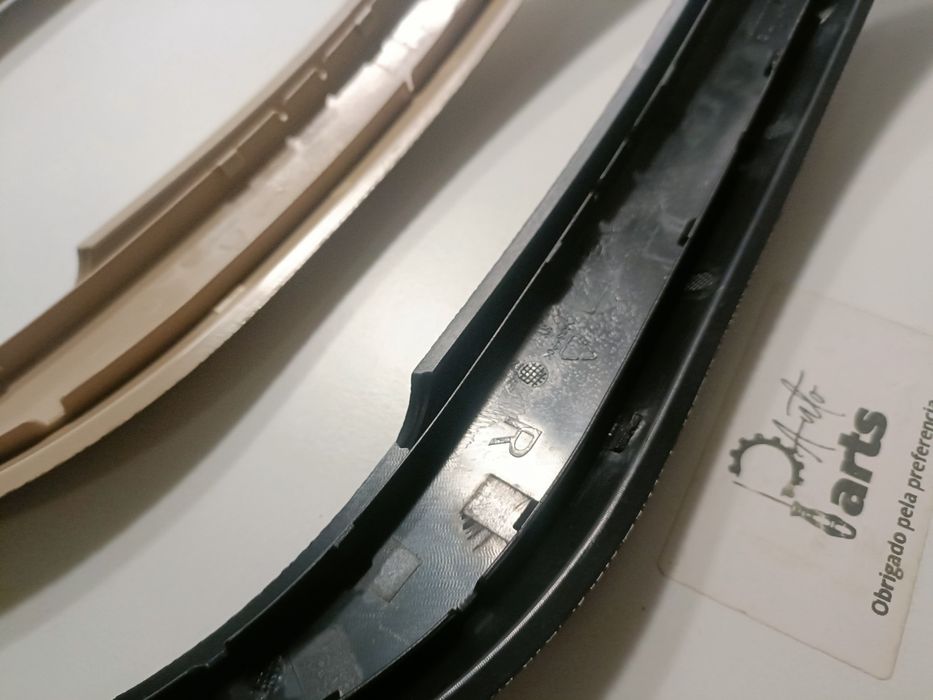 Pegas de porta interiores BMW X1 E84  Direta/Esquerda (10-16)