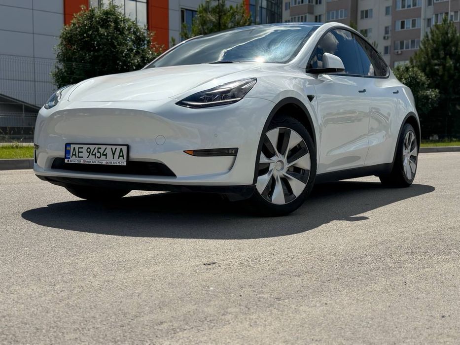 Tesla model Y 2021 года