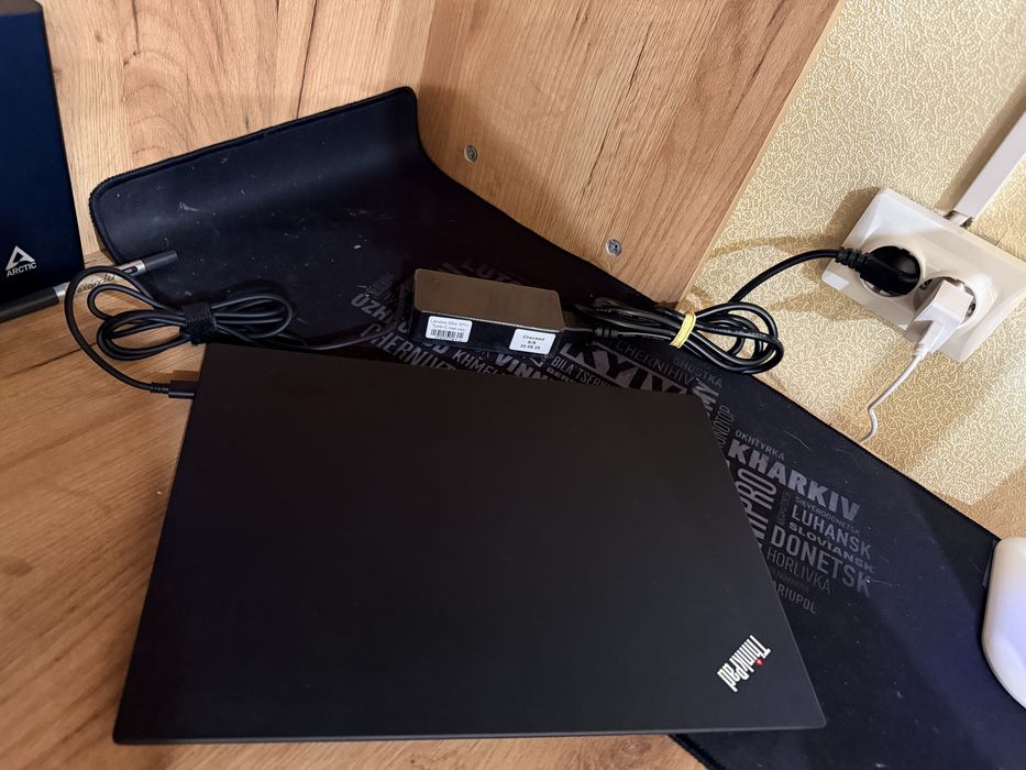 Ноутбук потужний Lenovo Ryzen3 pro+16ddr+m2 ssd+Vega 6 4gb стан нового!