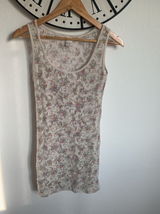 Vestido floral de renda