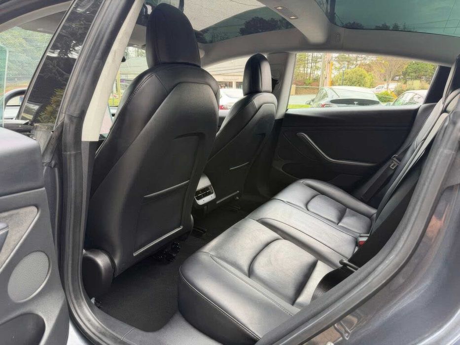 Tesla Model 3 Long Range      2022