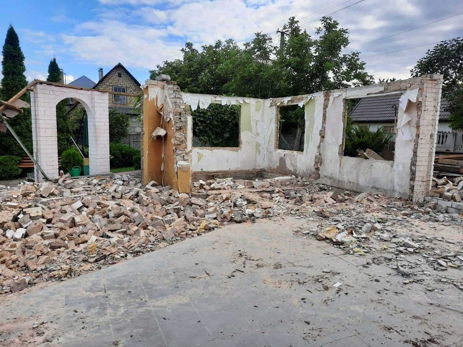 Знесення будівель Демонтаж, Розчищення ділянок, розбирання будинків