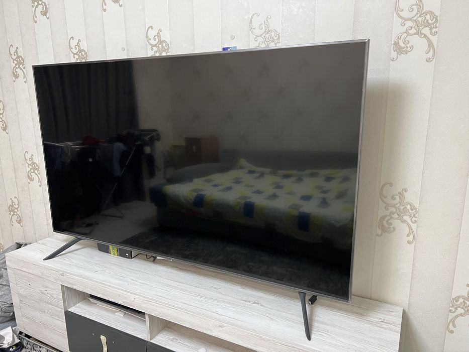 Телевізор Samsung 70”  UE70TU7100