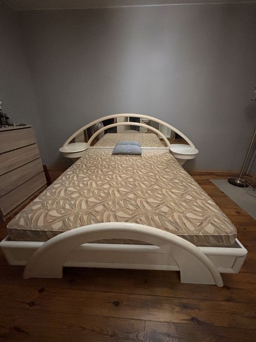 Łóżko z materacem 160x200