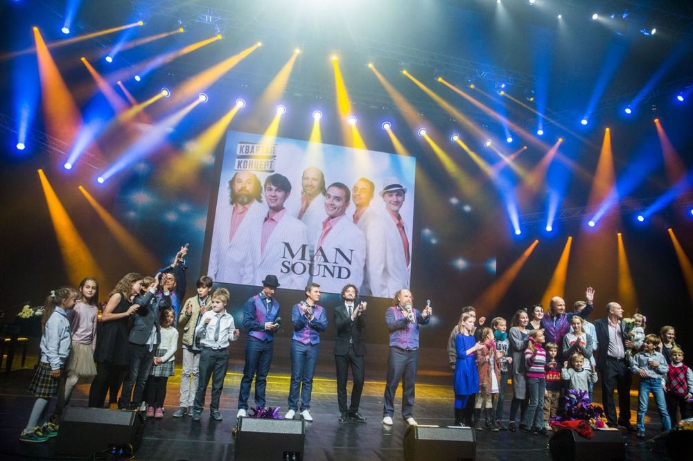 Вокал,  фортепиано, гитара ,сольфеджио и сочинения песен