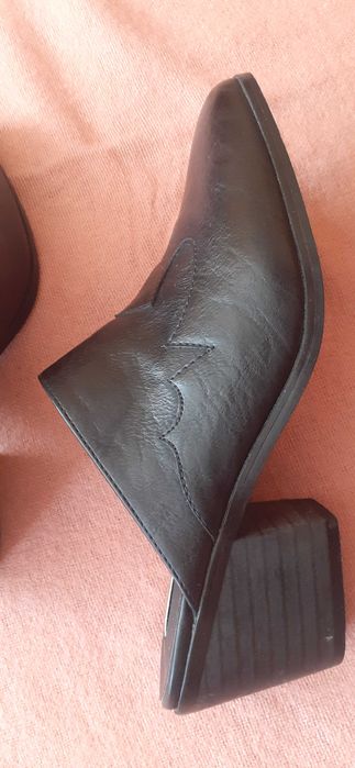 Nowe damskie pantofle rozmiar 39