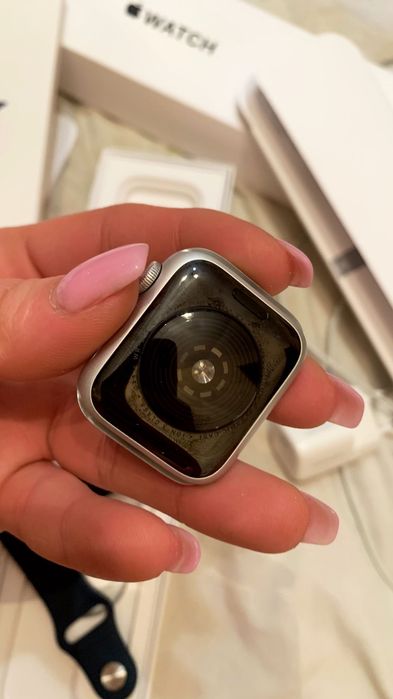 Apple Watch SE на запчастини