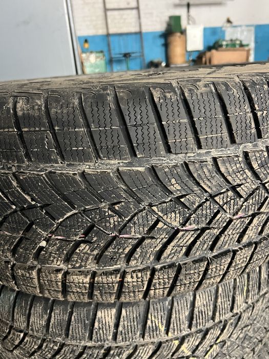 GoodYear 275/40 R22