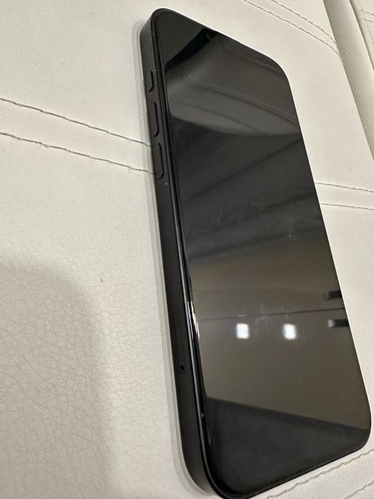 Продам Iphone 16e