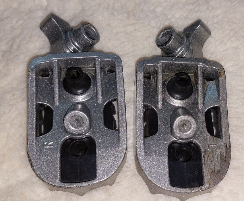 Podnóżki sety pegi Yamaha Tenere 700 T7 oem oryginalne