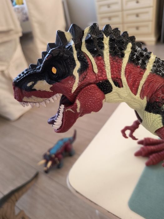 Domowy Jurassic World. Duże dinozaury.