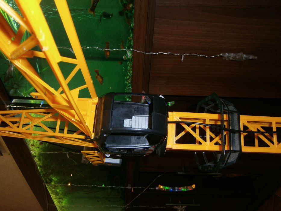 Игрушка подъемный кран детский