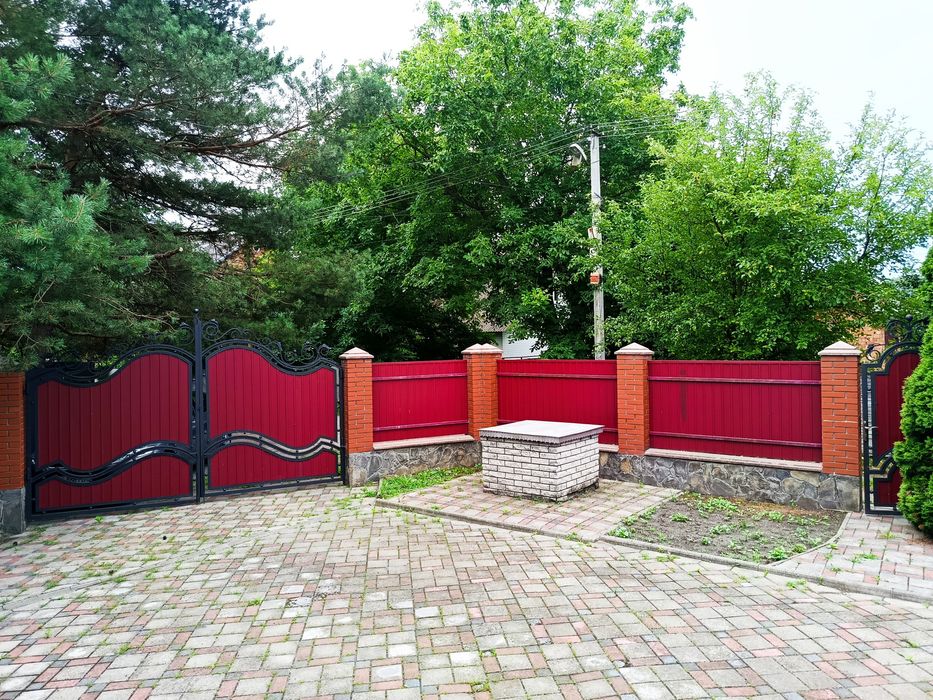 Ідеальний заміський маєток у центрі Мамаївців