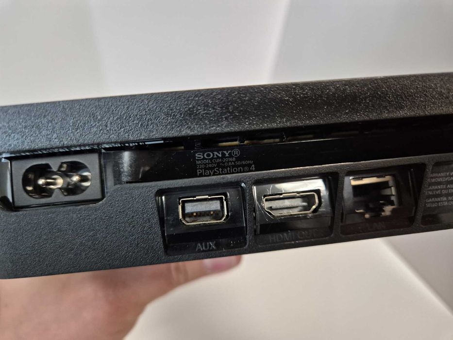 Konsola Sony PS4 Slim z napędem, dyskiem 1TB