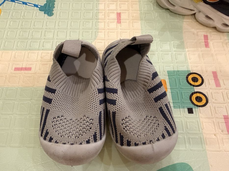 Дитячі кросівки та мокасіни