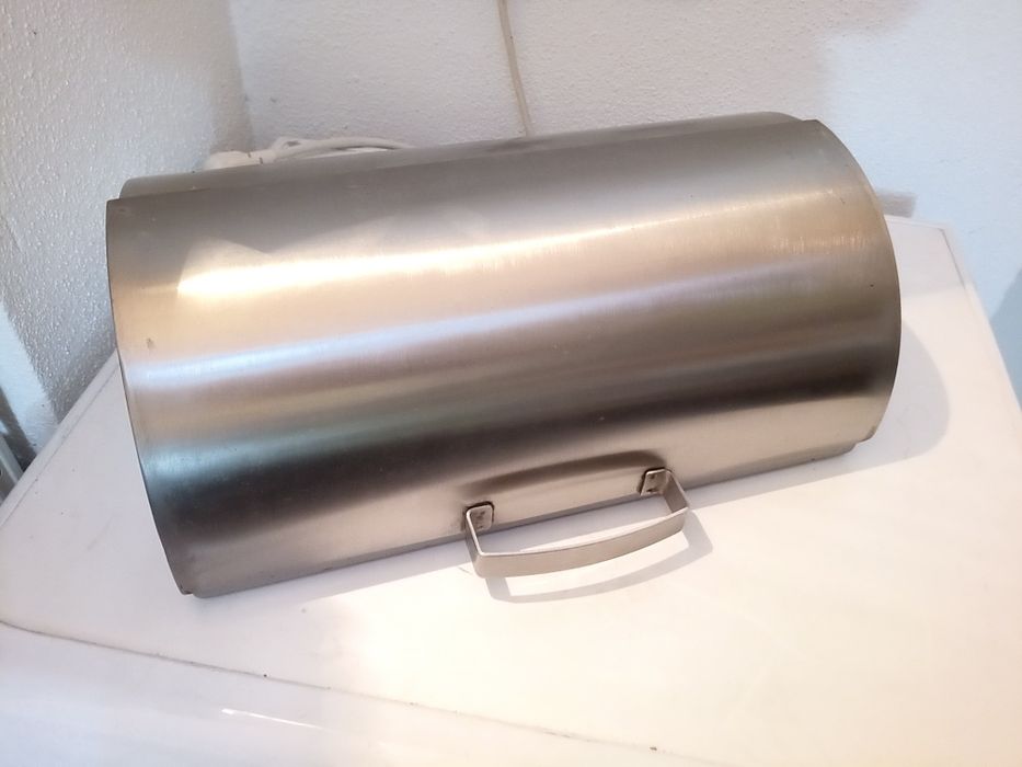 Caixa de pão com tampa deslizante