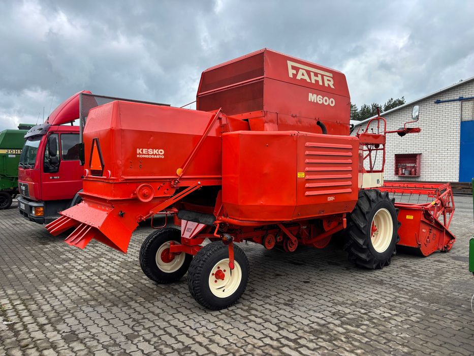 комбайн Deutz Fahr M600 з Німеччини.