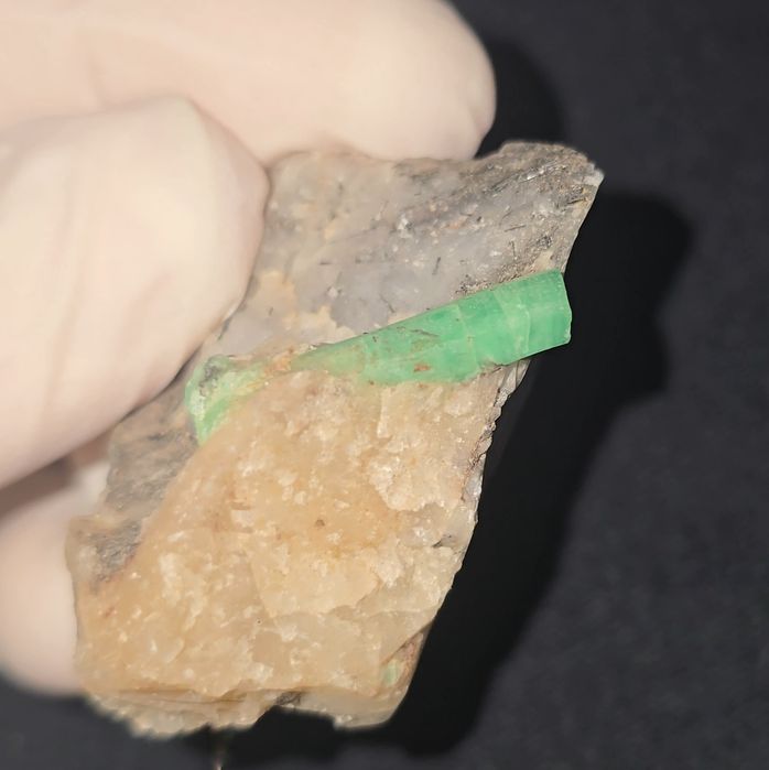 Szmaragd, Beryl na matrixie, Chiny